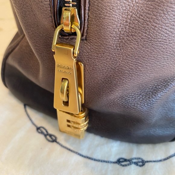Authentic Prada handbag - Picture 6 of 9
